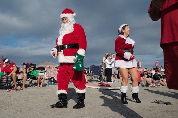 surfin santas by columbia sc photographer  0953