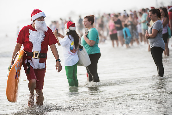 surfin santas by columbia sc photographer  0956