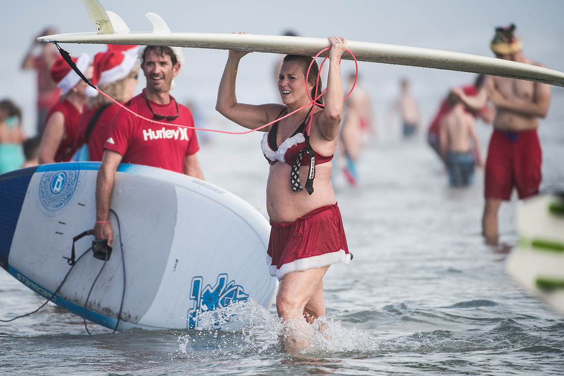 surfin santas by columbia sc photographer  0957