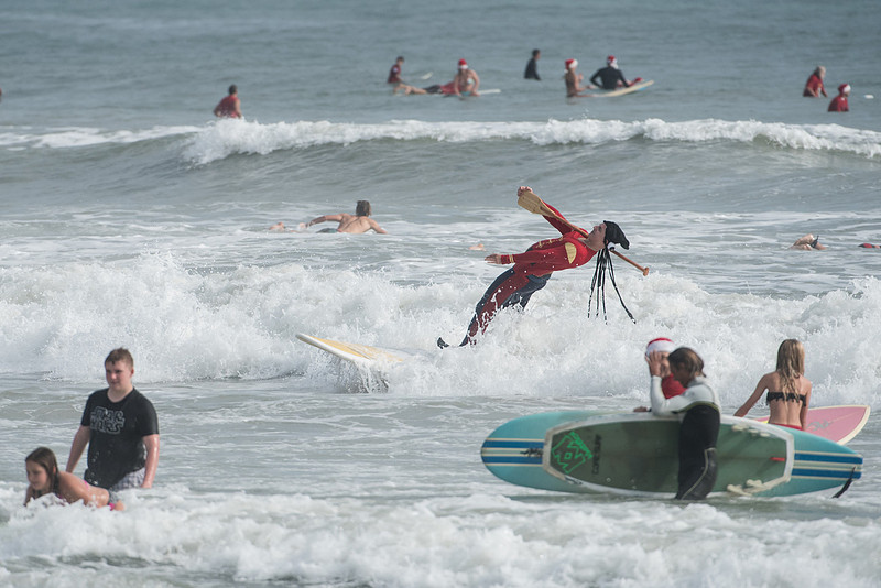surfin santas by columbia sc photographer  0958