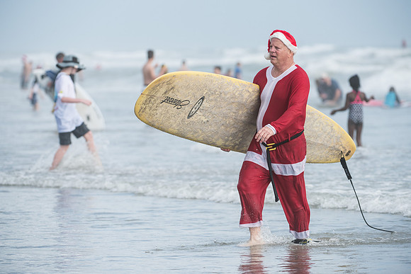 surfin santas by columbia sc photographer  0959