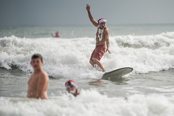 surfin santas by columbia sc photographer  0963