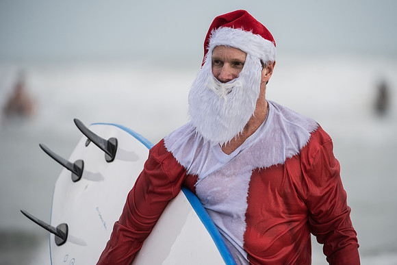 surfin santas by columbia sc photographer  0967