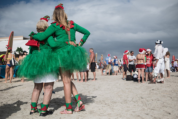 surfin santas by columbia sc photographer  0975