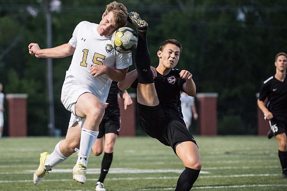 HSsoccerRiverBluff051022118
