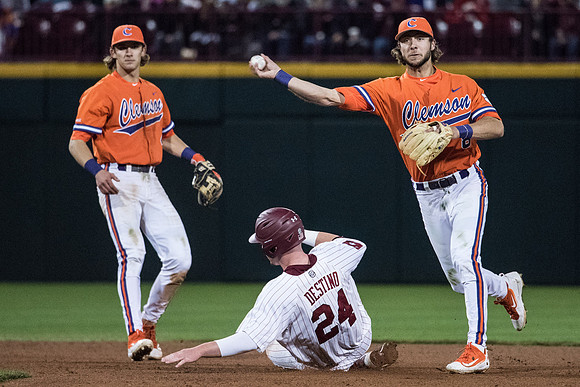 USC-ClemBaseball0305  40686