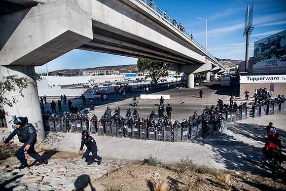 tijuana caravan nov 25 17298