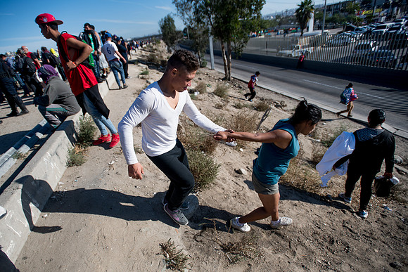 tijuana caravan nov 25 18534