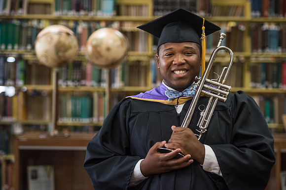 Graduation Portraits Tevin Benedict College 19413